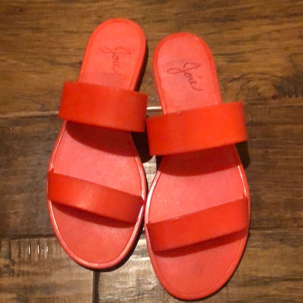 House jelly sandals